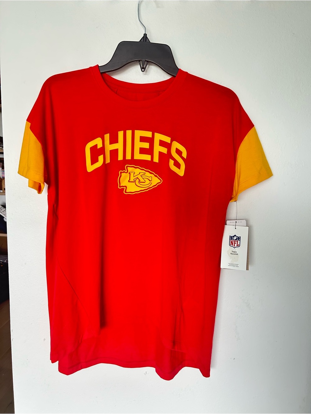 NFL Kansas City Chiefs Red Tee with Gold Sleeve Accents women Medium NWT